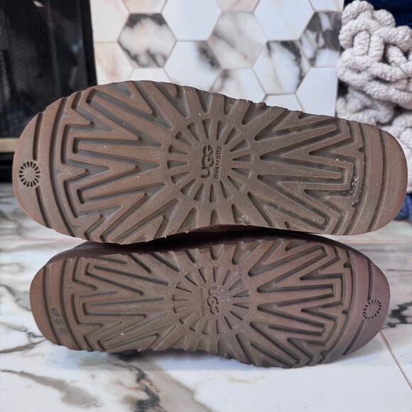 Ugg Women’s Tall Bailey Triplet Button Brown Bomber Suede Sheepskin Boots Size 9 - Picture 14 of 14